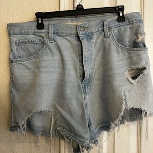 Levi’s High Rise Mom Short